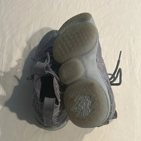 Nike LeBron 15 “City Edition” Wolf Grey/Metallic Gold Size Men 4 Youth Like new - Picture 13 of 16